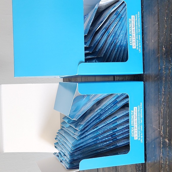 2 boxes of L'OREAL QUICK BLUE BLEACH (each box has 12 individual packages) - Picture 10 of 10